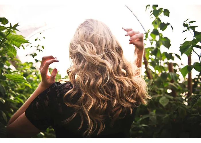 بهترین ماسک مو برای موهای فر ایرانی