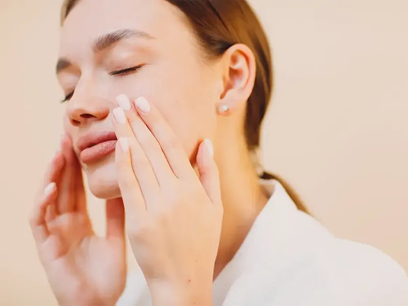 عمر مفید سرم هیالورونیک اسید به تاریخ تولید، شرایط نگهداری و بسته بندی محصول بستگی دارد