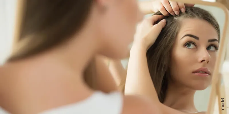 استفاده از نرم کننده بعد از شامپو ضد شوره به حفظ رطوبت و نرمی مو کمک می کند و مانع از خشکی و وز شدن تارهای مو می شود.