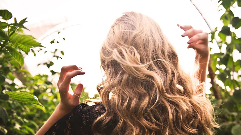 با رعایت اصول صحیح در نحوه استفاده از شامپو ضد شوره، می توانید سلامت پوست سر خود را حفظ کنید، شوره را کاهش دهید و درخشندگی طبیعی موهایتان را بازگردانید.