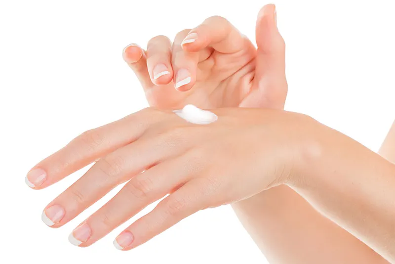 مرطوب نگه داشتن پوست بعد از لیزر