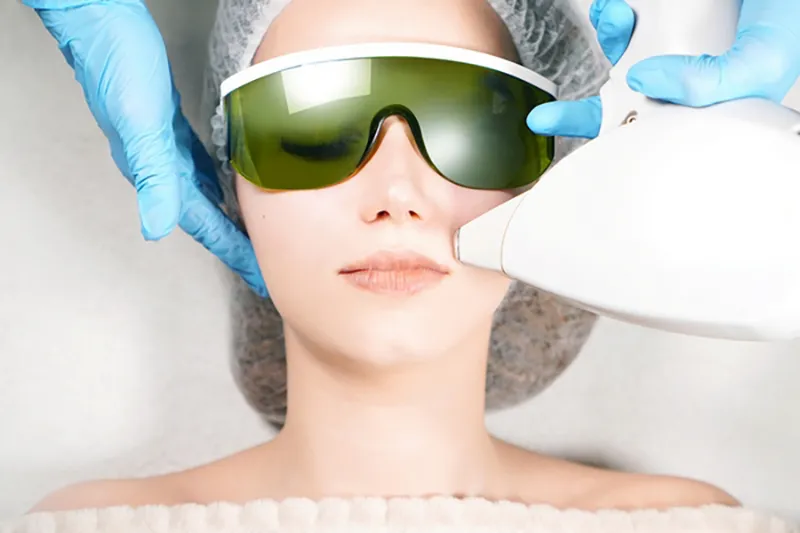 انتخاب کرم ترمیم کننده متناسب با نوع پوست بعد از لیزر