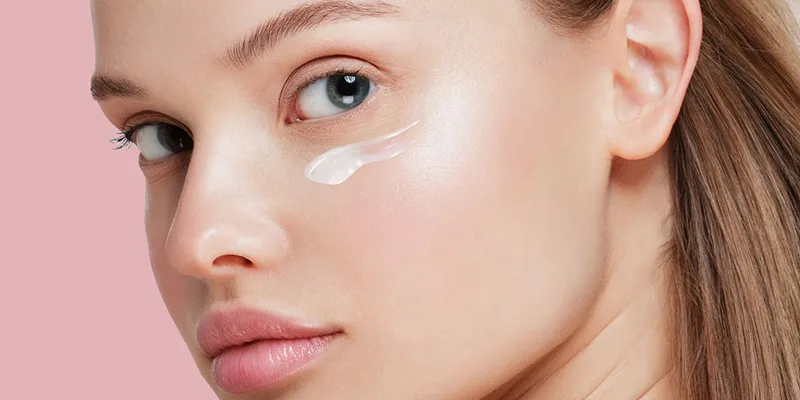 کرم دور چشم چقدر باید روی پوست بماند